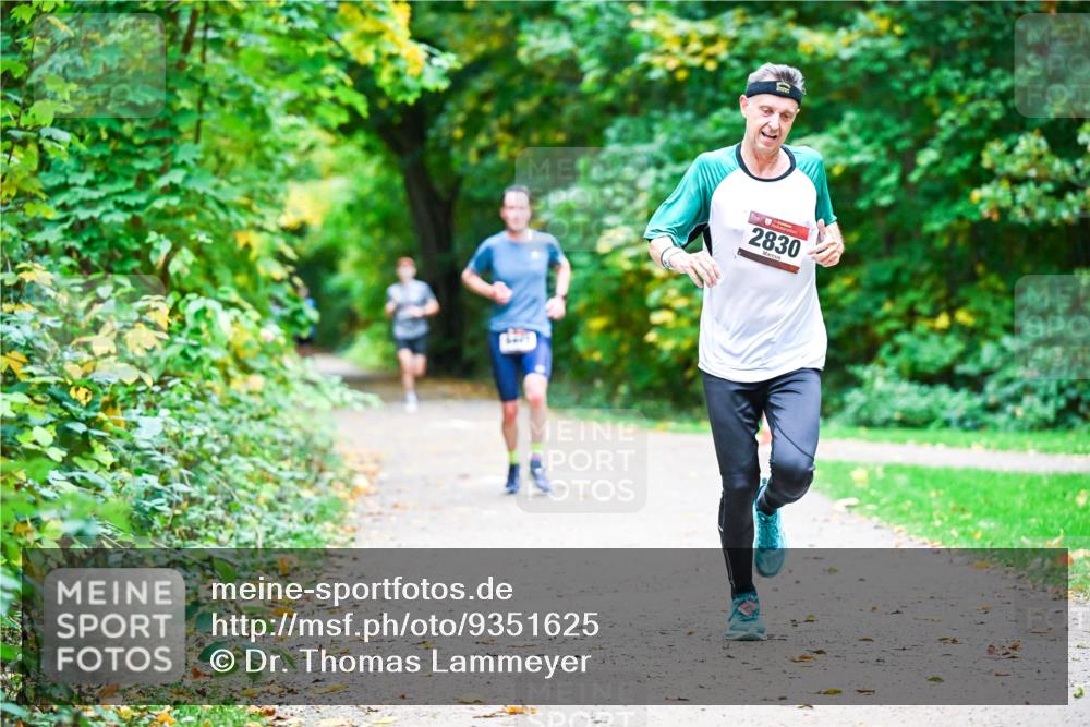12.10.2025 - Bramfelder Halbmarathon 2025 Dr. Thomas Lammeyer http://msf.ph/oto/9351625 12.10.2025 10:39:49 Laufen 2830 meine-sportfotos.de