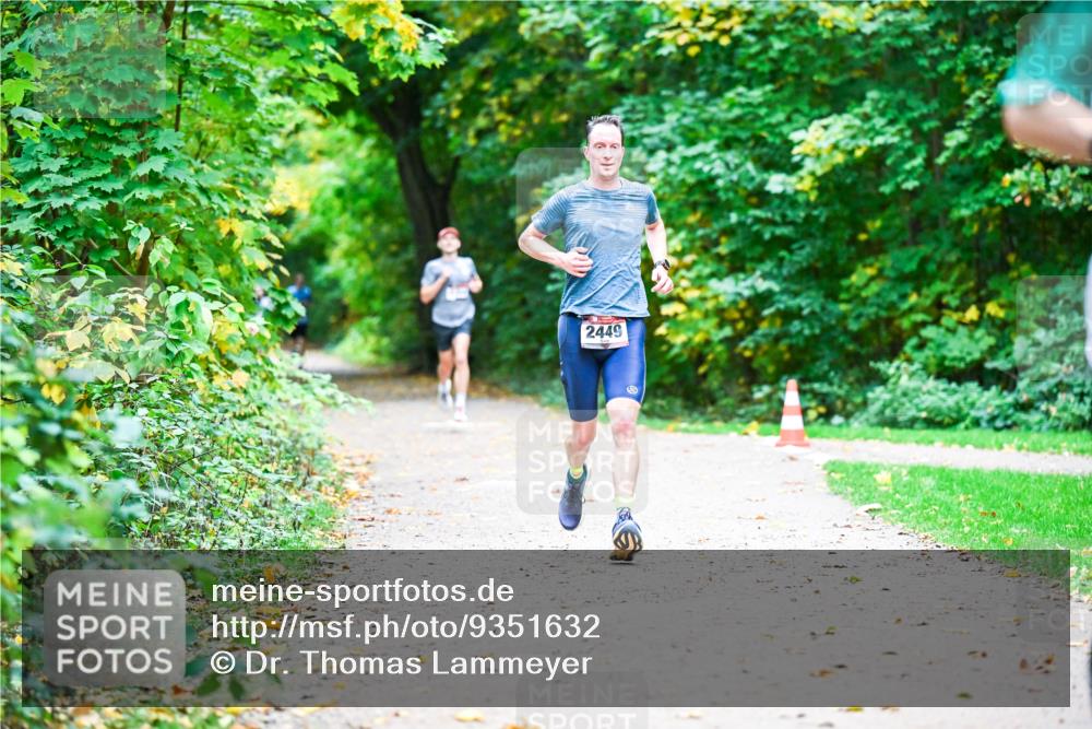 12.10.2025 - Bramfelder Halbmarathon 2025 Dr. Thomas Lammeyer http://msf.ph/oto/9351632 12.10.2025 10:39:50 Laufen 2449 meine-sportfotos.de