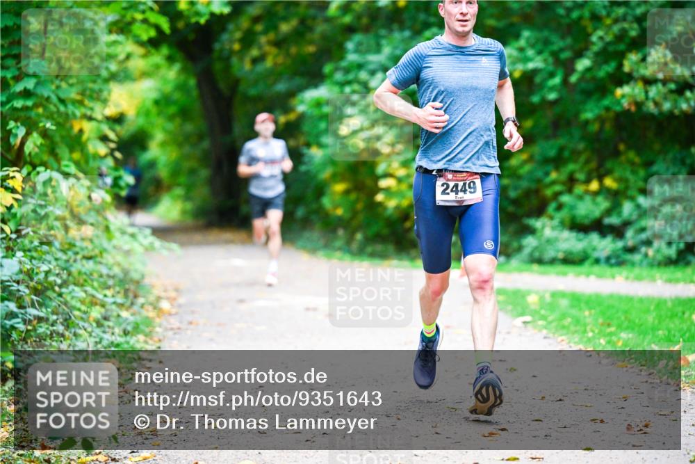 12.10.2025 - Bramfelder Halbmarathon 2025 Dr. Thomas Lammeyer http://msf.ph/oto/9351643 12.10.2025 10:39:52 Laufen 2449 meine-sportfotos.de