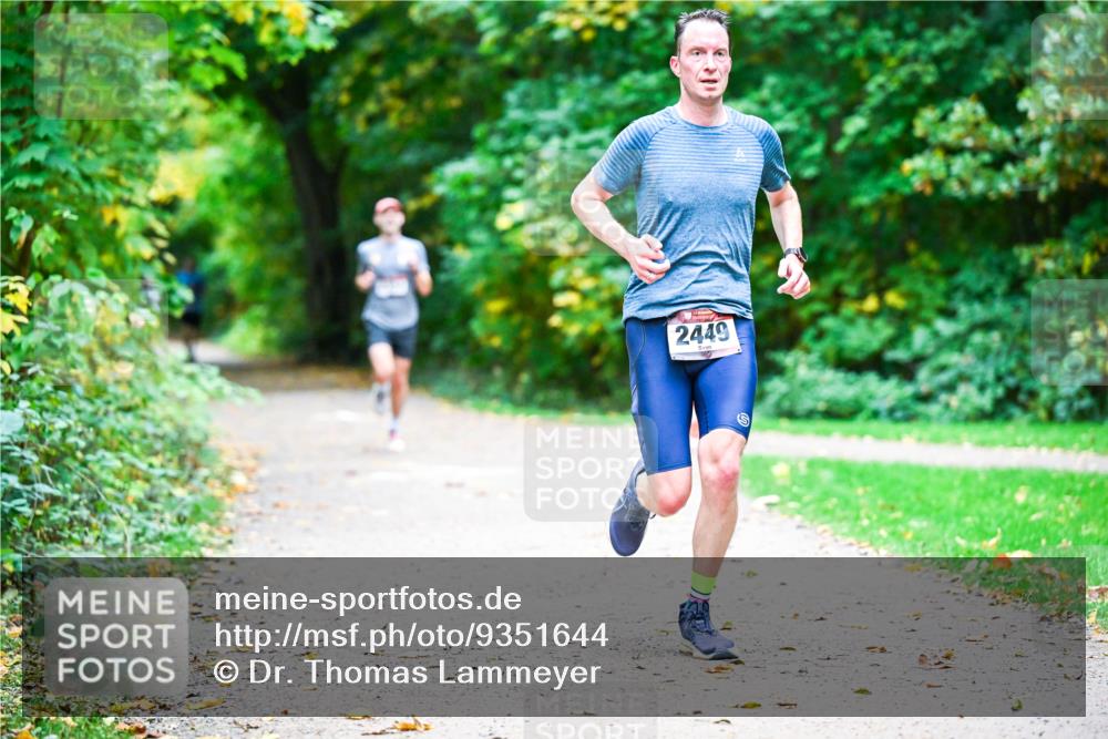 12.10.2025 - Bramfelder Halbmarathon 2025 Dr. Thomas Lammeyer http://msf.ph/oto/9351644 12.10.2025 10:39:52 Laufen 2449 meine-sportfotos.de