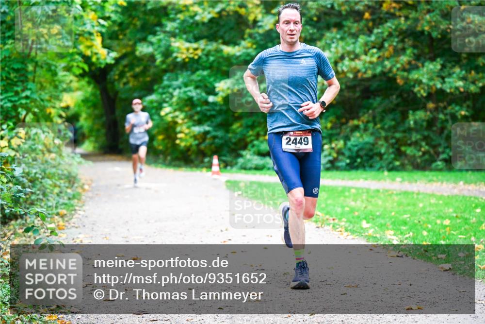 12.10.2025 - Bramfelder Halbmarathon 2025 Dr. Thomas Lammeyer http://msf.ph/oto/9351652 12.10.2025 10:39:53 Laufen 2449 meine-sportfotos.de