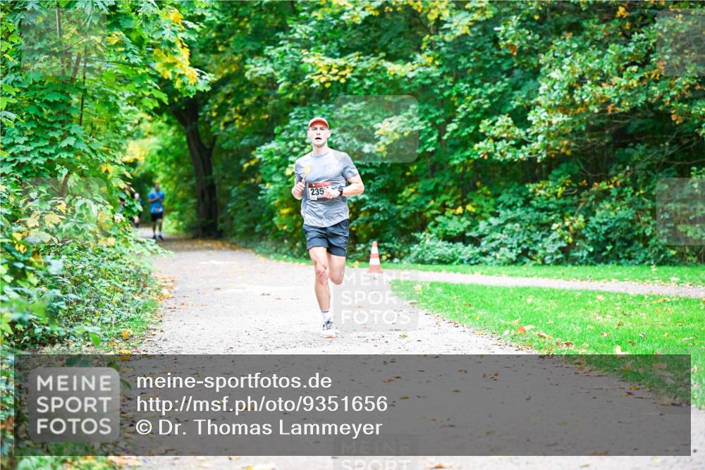 12.10.2025 - Bramfelder Halbmarathon 2025 Dr. Thomas Lammeyer http://msf.ph/oto/9351656 12.10.2025 10:39:55 Laufen 235 meine-sportfotos.de