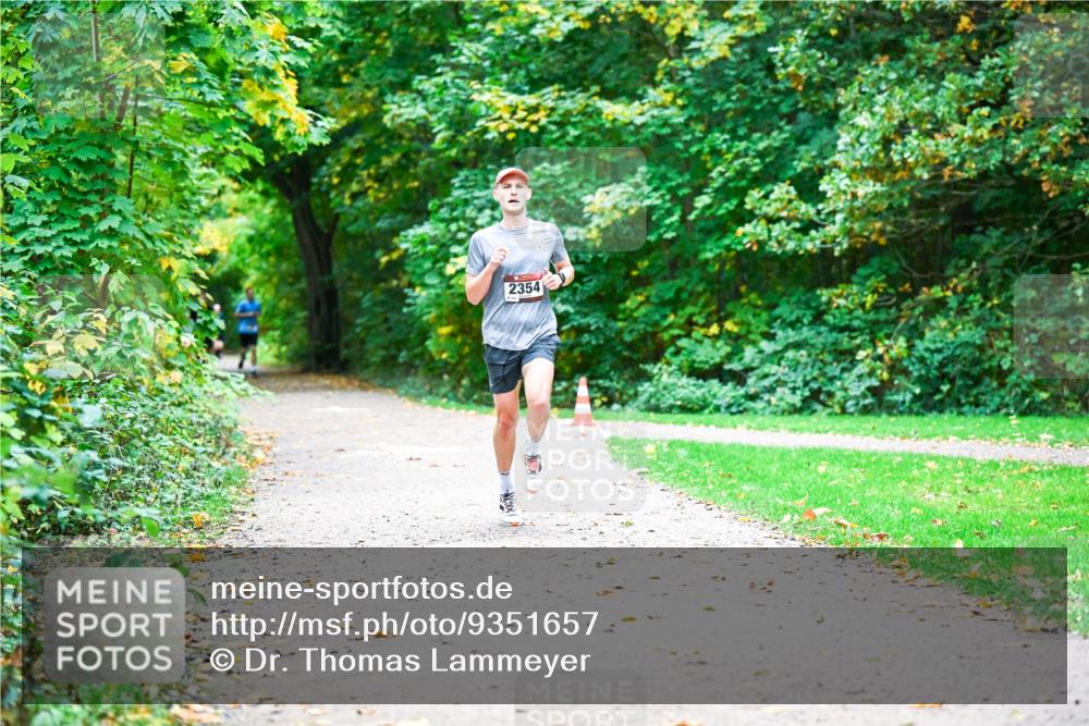 12.10.2025 - Bramfelder Halbmarathon 2025 Dr. Thomas Lammeyer http://msf.ph/oto/9351657 12.10.2025 10:39:55 Laufen 2354 meine-sportfotos.de