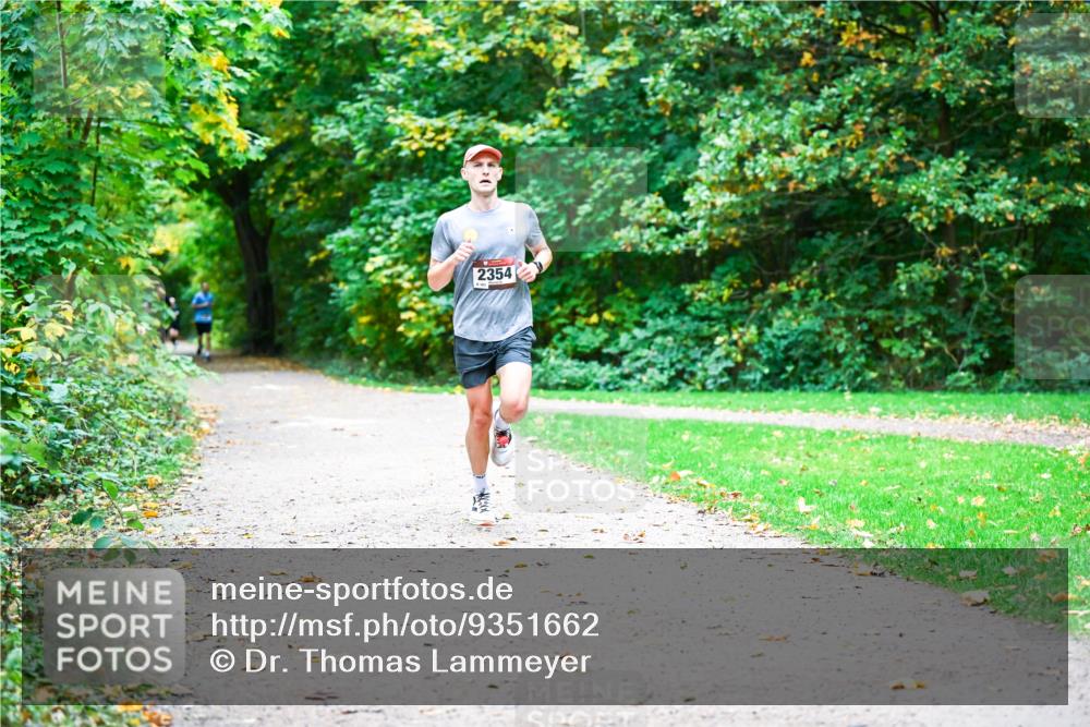 12.10.2025 - Bramfelder Halbmarathon 2025 Dr. Thomas Lammeyer http://msf.ph/oto/9351662 12.10.2025 10:39:56 Laufen 2354 meine-sportfotos.de