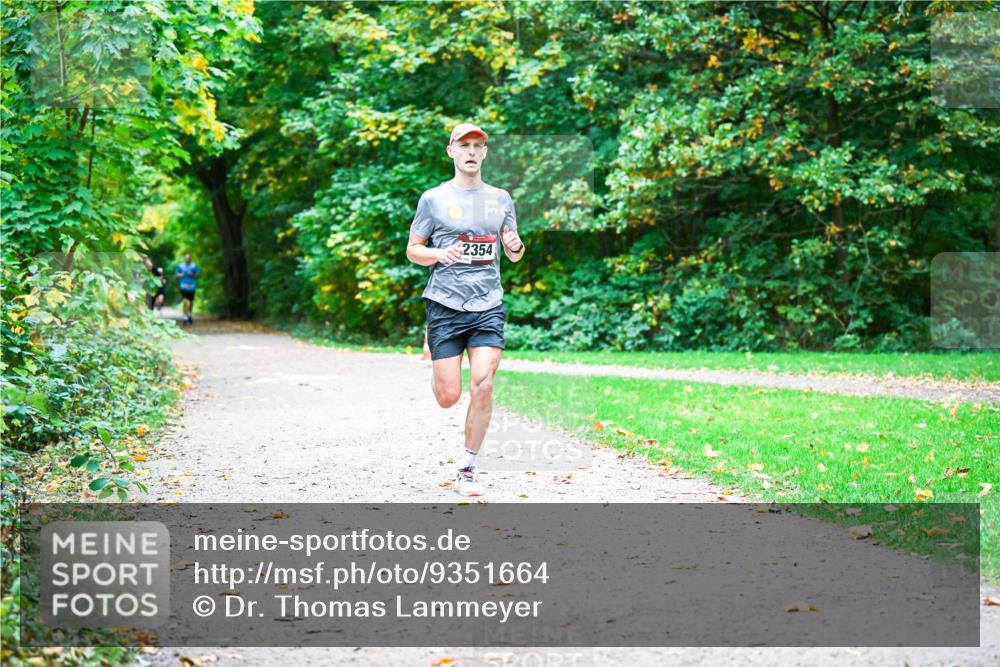 12.10.2025 - Bramfelder Halbmarathon 2025 Dr. Thomas Lammeyer http://msf.ph/oto/9351664 12.10.2025 10:39:56 Laufen 2354 meine-sportfotos.de