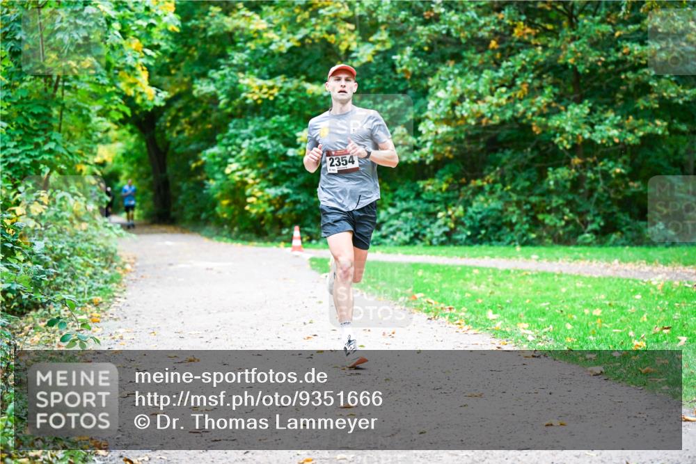 12.10.2025 - Bramfelder Halbmarathon 2025 Dr. Thomas Lammeyer http://msf.ph/oto/9351666 12.10.2025 10:39:56 Laufen 2354 meine-sportfotos.de