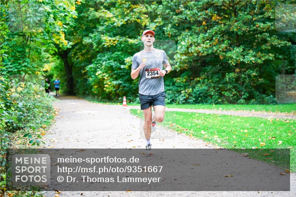 12.10.2025 - Bramfelder Halbmarathon 2025 Dr. Thomas Lammeyer http://msf.ph/oto/9351667 12.10.2025 10:39:57 Laufen 2354, 103 meine-sportfotos.de