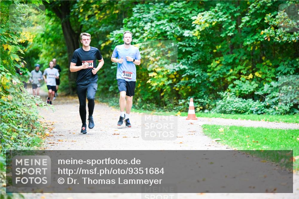 12.10.2025 - Bramfelder Halbmarathon 2025 Dr. Thomas Lammeyer http://msf.ph/oto/9351684 12.10.2025 10:40:06 Laufen 34, 2465 meine-sportfotos.de