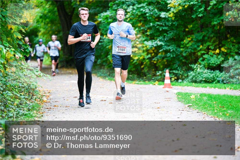 12.10.2025 - Bramfelder Halbmarathon 2025 Dr. Thomas Lammeyer http://msf.ph/oto/9351690 12.10.2025 10:40:06 Laufen 34, 2465 meine-sportfotos.de