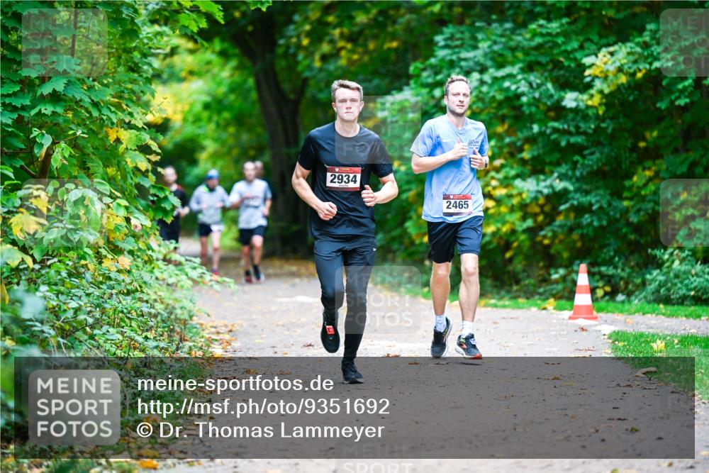 12.10.2025 - Bramfelder Halbmarathon 2025 Dr. Thomas Lammeyer http://msf.ph/oto/9351692 12.10.2025 10:40:07 Laufen 2934, 2465 meine-sportfotos.de