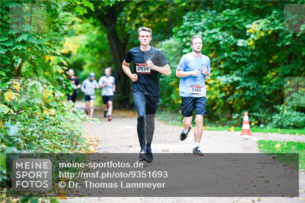 12.10.2025 - Bramfelder Halbmarathon 2025 Dr. Thomas Lammeyer http://msf.ph/oto/9351693 12.10.2025 10:40:07 Laufen 2934, 2465 meine-sportfotos.de
