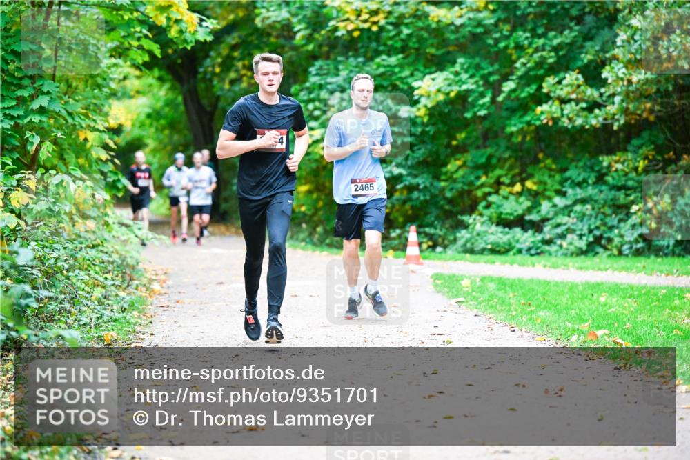 12.10.2025 - Bramfelder Halbmarathon 2025 Dr. Thomas Lammeyer http://msf.ph/oto/9351701 12.10.2025 10:40:08 Laufen 2465 meine-sportfotos.de