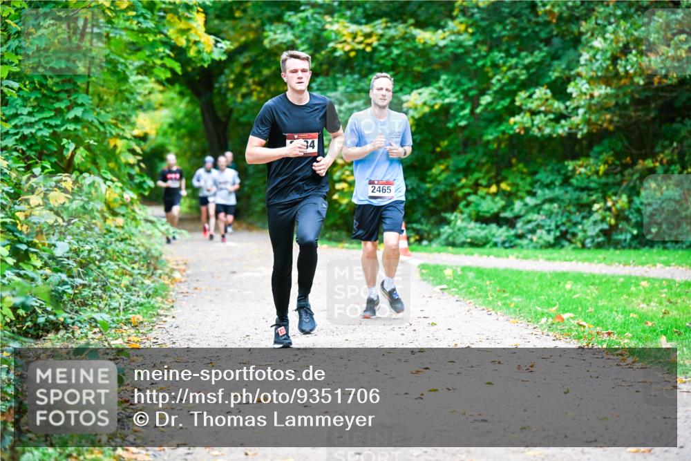 12.10.2025 - Bramfelder Halbmarathon 2025 Dr. Thomas Lammeyer http://msf.ph/oto/9351706 12.10.2025 10:40:09 Laufen 34, 2465 meine-sportfotos.de