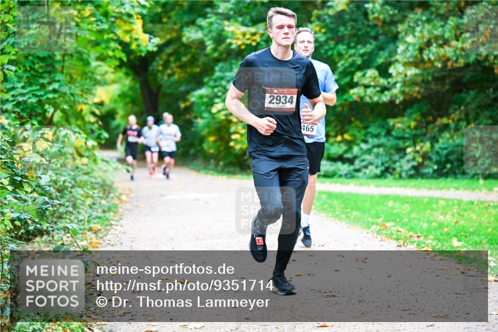 12.10.2025 - Bramfelder Halbmarathon 2025 Dr. Thomas Lammeyer http://msf.ph/oto/9351714 12.10.2025 10:40:10 Laufen 2934, 465 meine-sportfotos.de