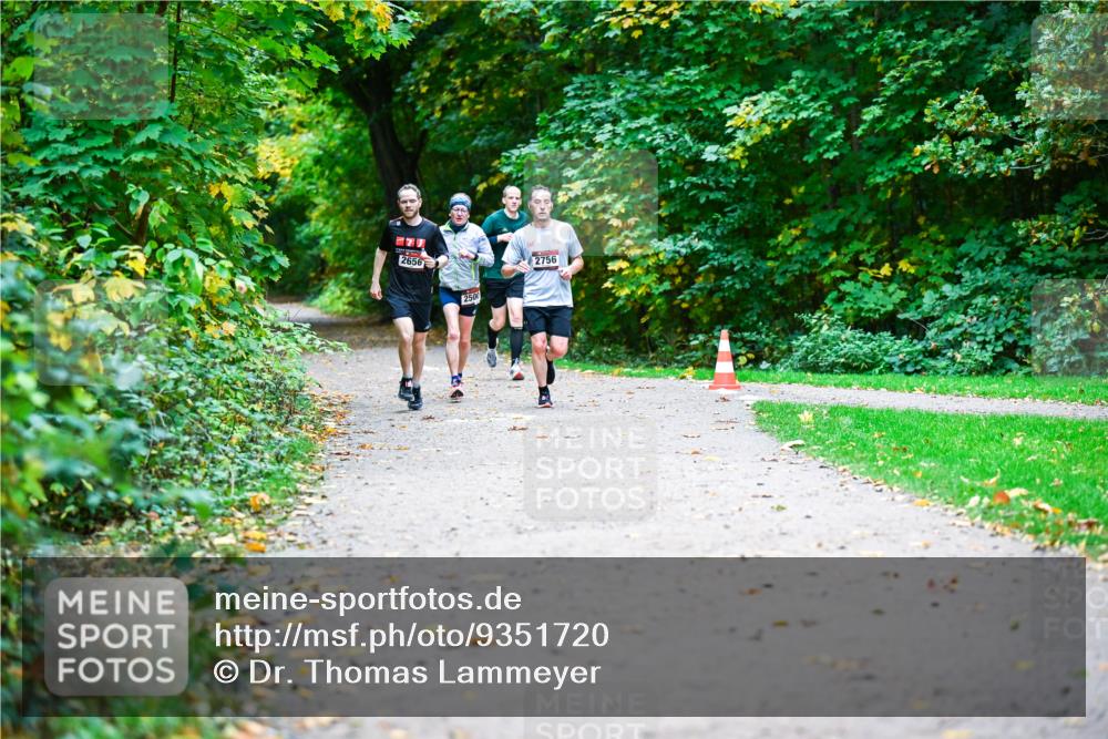 12.10.2025 - Bramfelder Halbmarathon 2025 Dr. Thomas Lammeyer http://msf.ph/oto/9351720 12.10.2025 10:40:12 Laufen 2656, 2756, 2500 meine-sportfotos.de