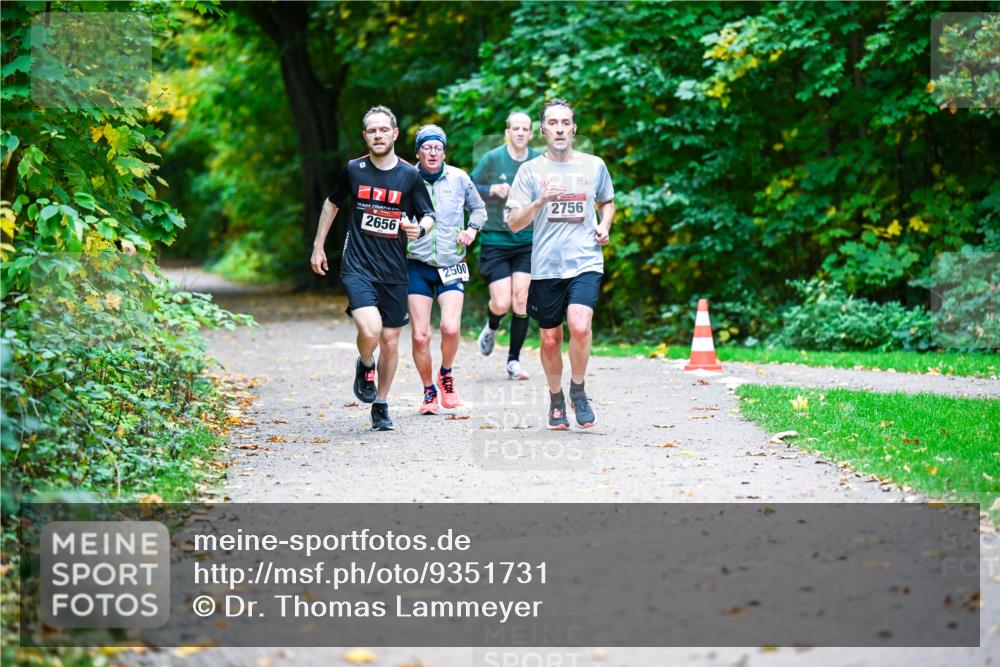 12.10.2025 - Bramfelder Halbmarathon 2025 Dr. Thomas Lammeyer http://msf.ph/oto/9351731 12.10.2025 10:40:13 Laufen 2656, 2500, 361, 2756 meine-sportfotos.de