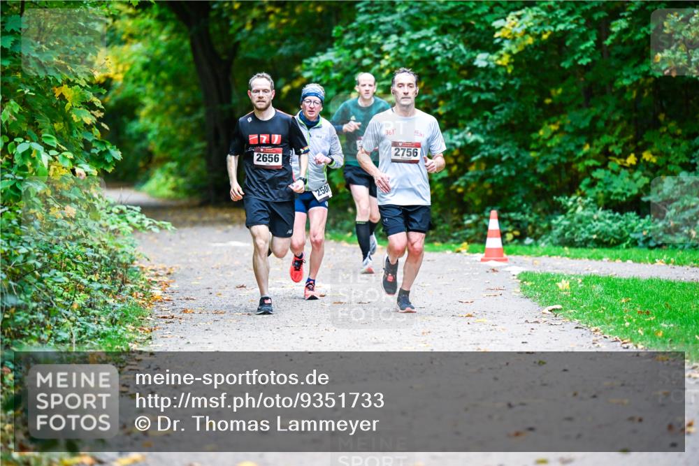 12.10.2025 - Bramfelder Halbmarathon 2025 Dr. Thomas Lammeyer http://msf.ph/oto/9351733 12.10.2025 10:40:14 Laufen 2656, 2500, 361, 2756 meine-sportfotos.de