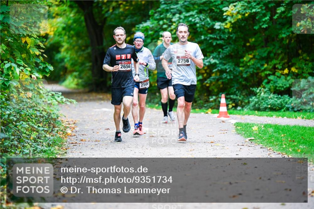 12.10.2025 - Bramfelder Halbmarathon 2025 Dr. Thomas Lammeyer http://msf.ph/oto/9351734 12.10.2025 10:40:14 Laufen 2656, 2500, 60, 361, 2756 meine-sportfotos.de