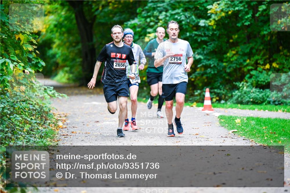 12.10.2025 - Bramfelder Halbmarathon 2025 Dr. Thomas Lammeyer http://msf.ph/oto/9351736 12.10.2025 10:40:14 Laufen 2656, 2500, 361, 2756 meine-sportfotos.de