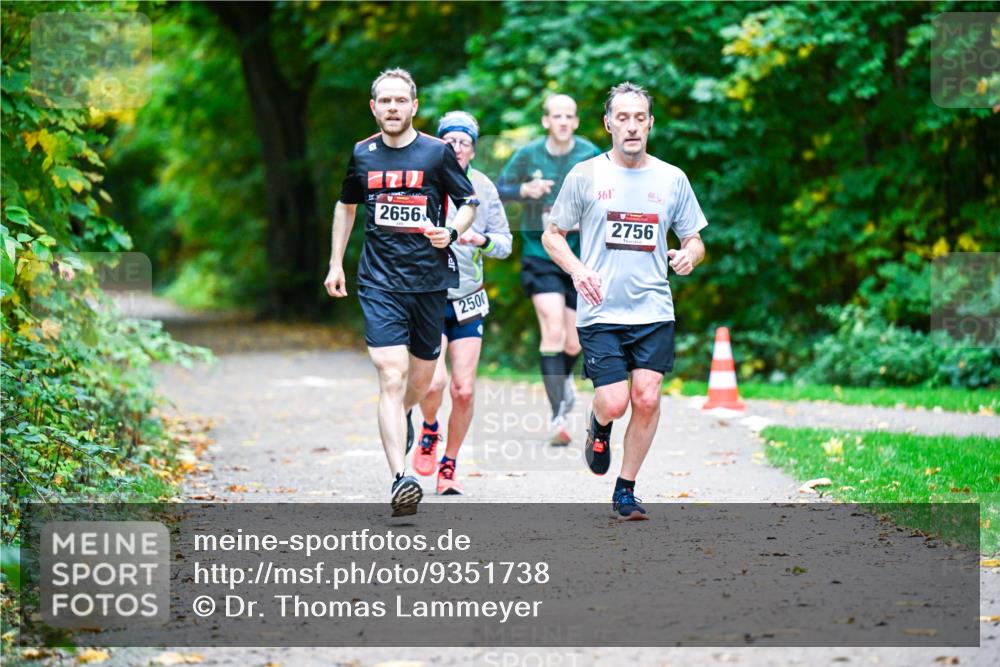 12.10.2025 - Bramfelder Halbmarathon 2025 Dr. Thomas Lammeyer http://msf.ph/oto/9351738 12.10.2025 10:40:14 Laufen 170, 2656, 2500, 361, 2756 meine-sportfotos.de