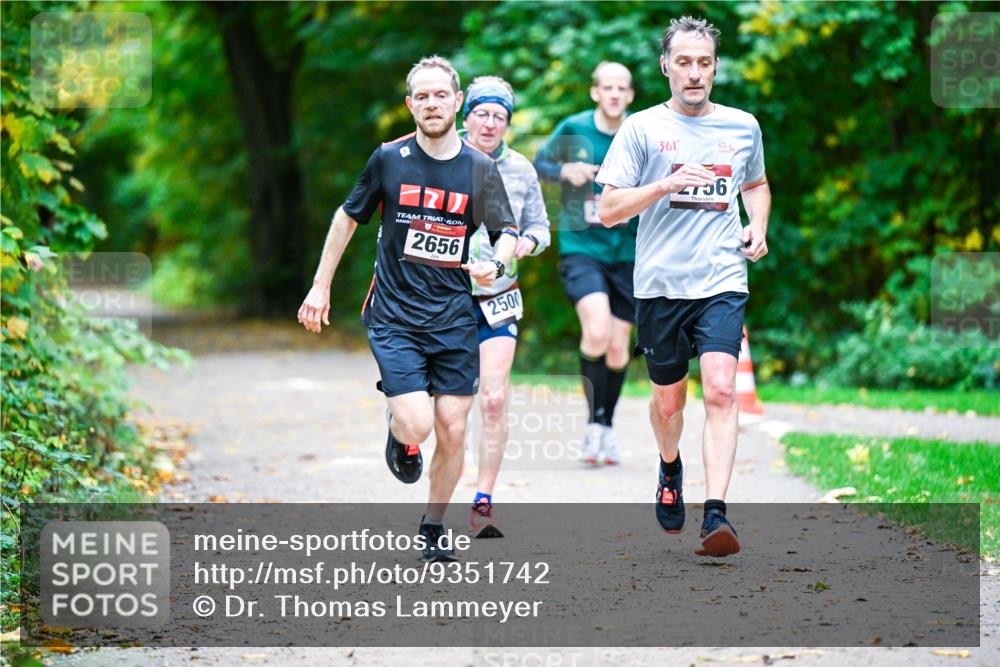 12.10.2025 - Bramfelder Halbmarathon 2025 Dr. Thomas Lammeyer http://msf.ph/oto/9351742 12.10.2025 10:40:15 Laufen 2656, 2500, 361, 45, 2756 meine-sportfotos.de