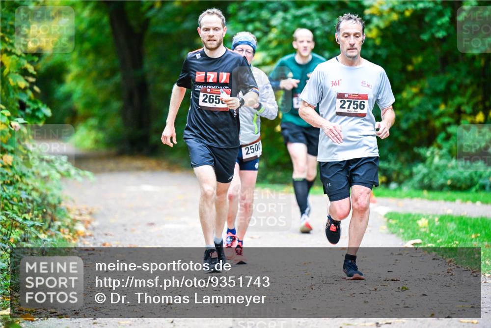 12.10.2025 - Bramfelder Halbmarathon 2025 Dr. Thomas Lammeyer http://msf.ph/oto/9351743 12.10.2025 10:40:15 Laufen 265, 361, 2756, 2, 2500 meine-sportfotos.de