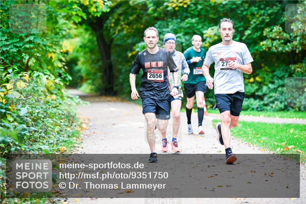 12.10.2025 - Bramfelder Halbmarathon 2025 Dr. Thomas Lammeyer http://msf.ph/oto/9351750 12.10.2025 10:40:16 Laufen 2656, 200, 2560, 361, 27 meine-sportfotos.de