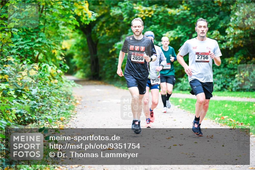 12.10.2025 - Bramfelder Halbmarathon 2025 Dr. Thomas Lammeyer http://msf.ph/oto/9351754 12.10.2025 10:40:16 Laufen 2656, 2500, 361, 2756 meine-sportfotos.de