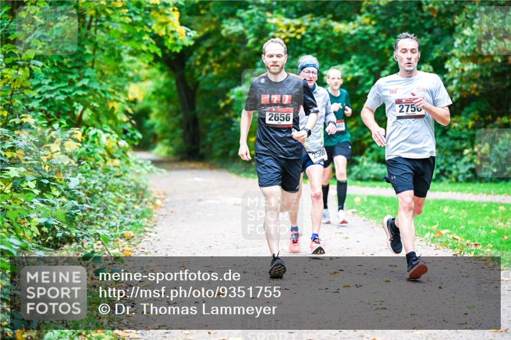 12.10.2025 - Bramfelder Halbmarathon 2025 Dr. Thomas Lammeyer http://msf.ph/oto/9351755 12.10.2025 10:40:17 Laufen 2656, 2500, 361, 2756 meine-sportfotos.de