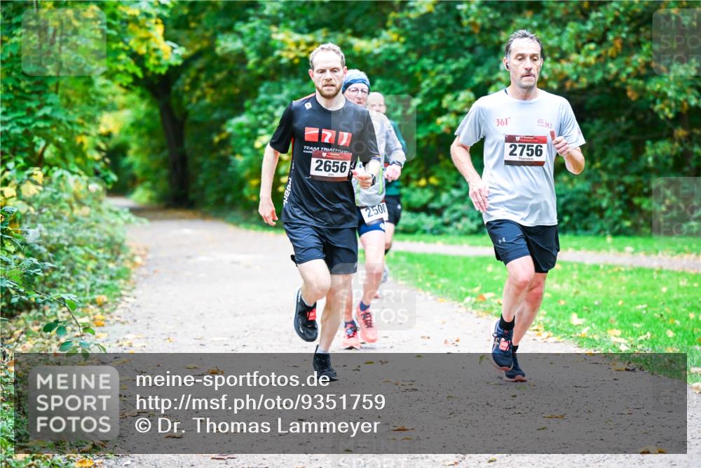 12.10.2025 - Bramfelder Halbmarathon 2025 Dr. Thomas Lammeyer http://msf.ph/oto/9351759 12.10.2025 10:40:17 Laufen 2656, 2500, 361, 2756 meine-sportfotos.de