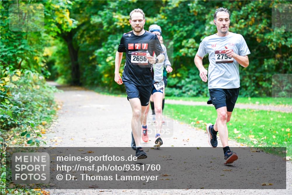 12.10.2025 - Bramfelder Halbmarathon 2025 Dr. Thomas Lammeyer http://msf.ph/oto/9351760 12.10.2025 10:40:17 Laufen 2656, 2500, 361, 275 meine-sportfotos.de