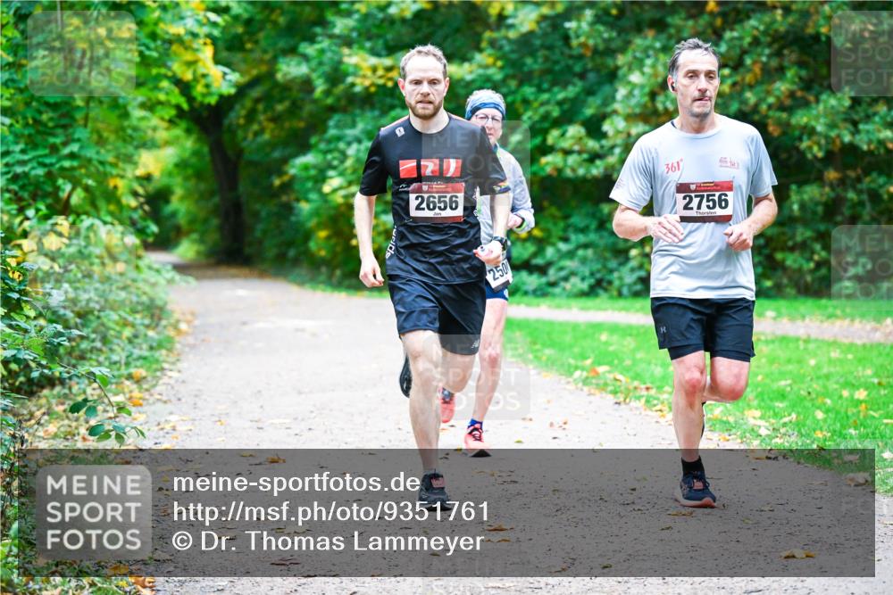 12.10.2025 - Bramfelder Halbmarathon 2025 Dr. Thomas Lammeyer http://msf.ph/oto/9351761 12.10.2025 10:40:17 Laufen 2656, 250, 361, 2756, 8 meine-sportfotos.de
