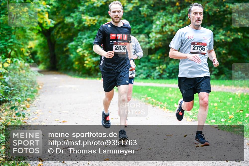 12.10.2025 - Bramfelder Halbmarathon 2025 Dr. Thomas Lammeyer http://msf.ph/oto/9351763 12.10.2025 10:40:18 Laufen 2656, 361, 2756, 500 meine-sportfotos.de