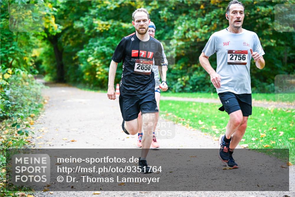 12.10.2025 - Bramfelder Halbmarathon 2025 Dr. Thomas Lammeyer http://msf.ph/oto/9351764 12.10.2025 10:40:18 Laufen 2656, 361, 2756 meine-sportfotos.de