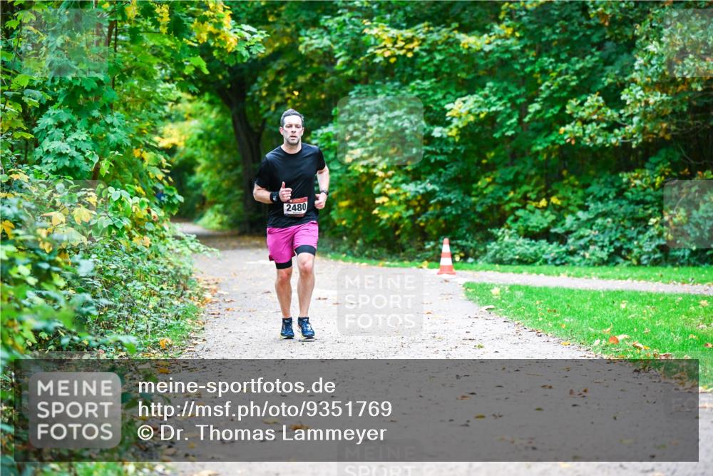12.10.2025 - Bramfelder Halbmarathon 2025 Dr. Thomas Lammeyer http://msf.ph/oto/9351769 12.10.2025 10:40:28 Laufen 2480 meine-sportfotos.de