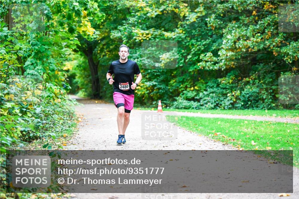 12.10.2025 - Bramfelder Halbmarathon 2025 Dr. Thomas Lammeyer http://msf.ph/oto/9351777 12.10.2025 10:40:29 Laufen 2480 meine-sportfotos.de