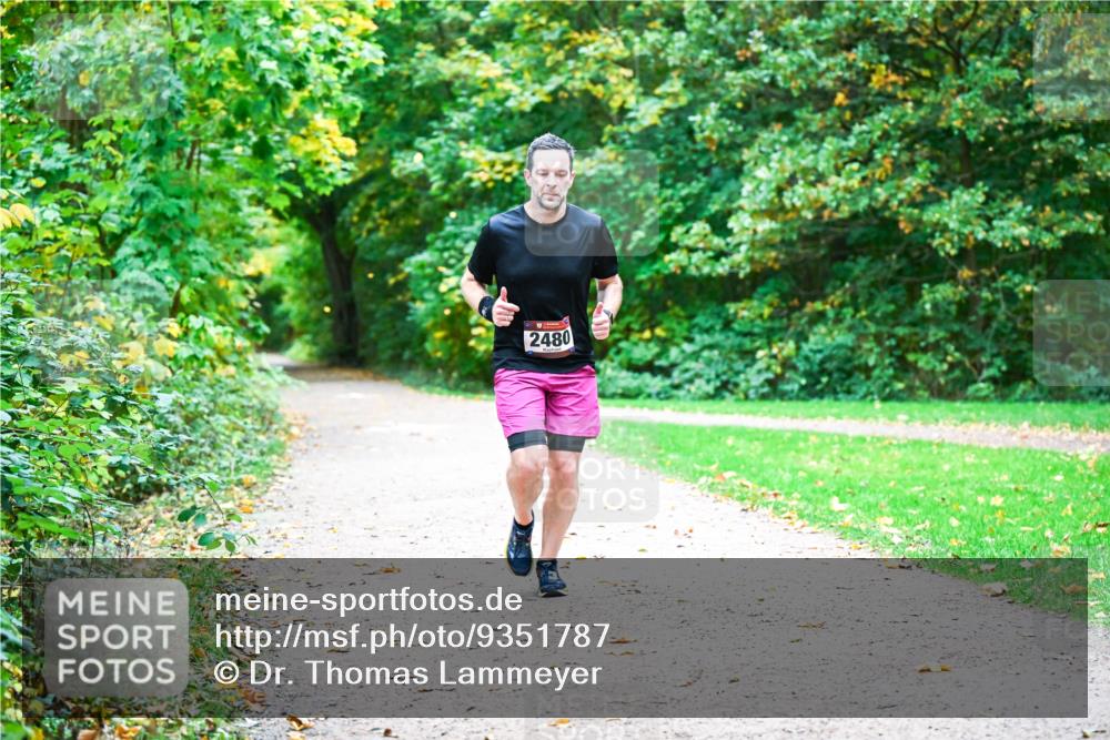 12.10.2025 - Bramfelder Halbmarathon 2025 Dr. Thomas Lammeyer http://msf.ph/oto/9351787 12.10.2025 10:40:31 Laufen 2480 meine-sportfotos.de