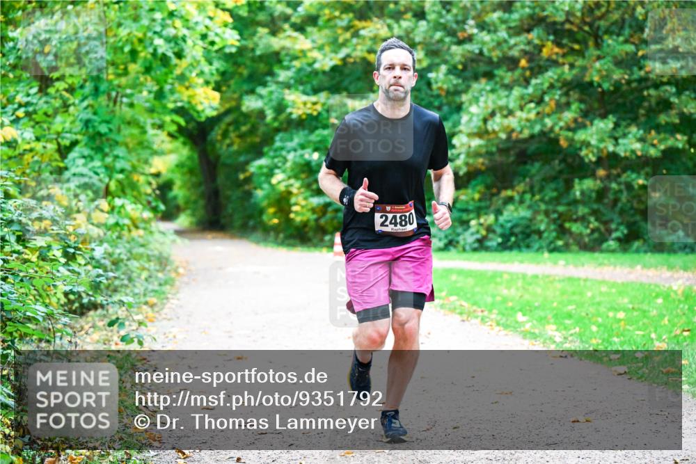 12.10.2025 - Bramfelder Halbmarathon 2025 Dr. Thomas Lammeyer http://msf.ph/oto/9351792 12.10.2025 10:40:31 Laufen 2480 meine-sportfotos.de