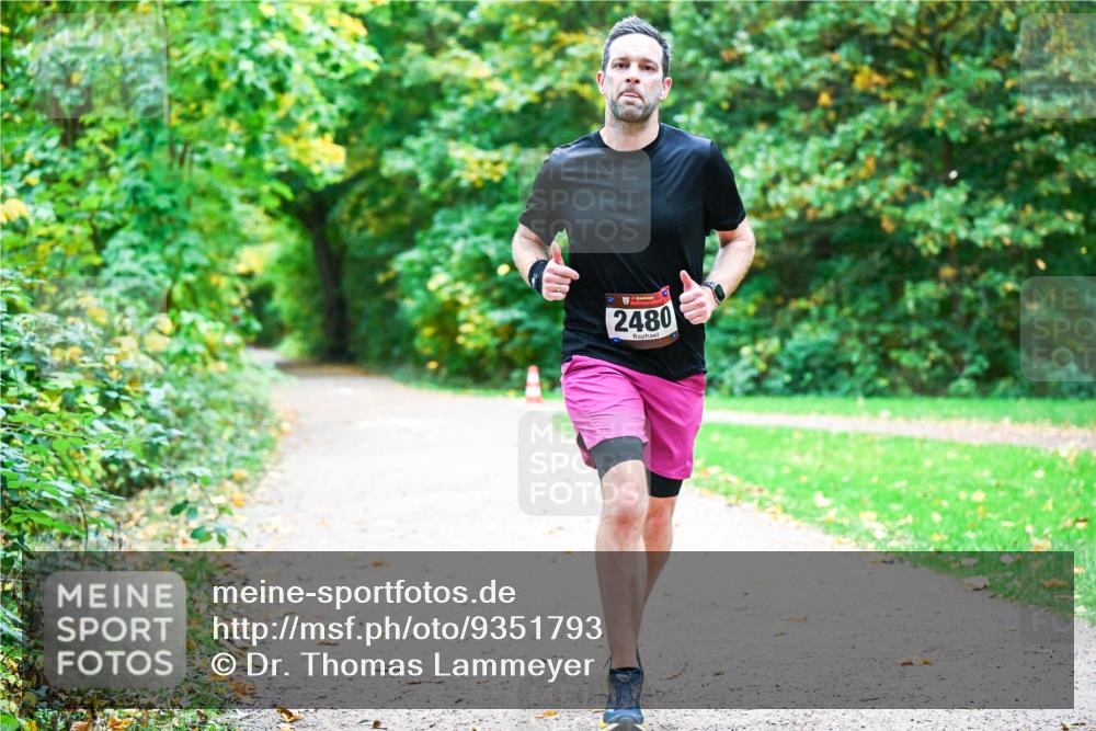 12.10.2025 - Bramfelder Halbmarathon 2025 Dr. Thomas Lammeyer http://msf.ph/oto/9351793 12.10.2025 10:40:31 Laufen 2480 meine-sportfotos.de