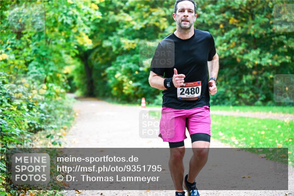 12.10.2025 - Bramfelder Halbmarathon 2025 Dr. Thomas Lammeyer http://msf.ph/oto/9351795 12.10.2025 10:40:32 Laufen 34, 2480 meine-sportfotos.de