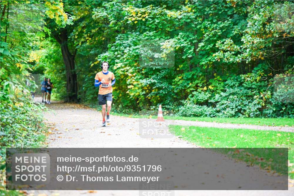 12.10.2025 - Bramfelder Halbmarathon 2025 Dr. Thomas Lammeyer http://msf.ph/oto/9351796 12.10.2025 10:40:44 Laufen 2684 meine-sportfotos.de