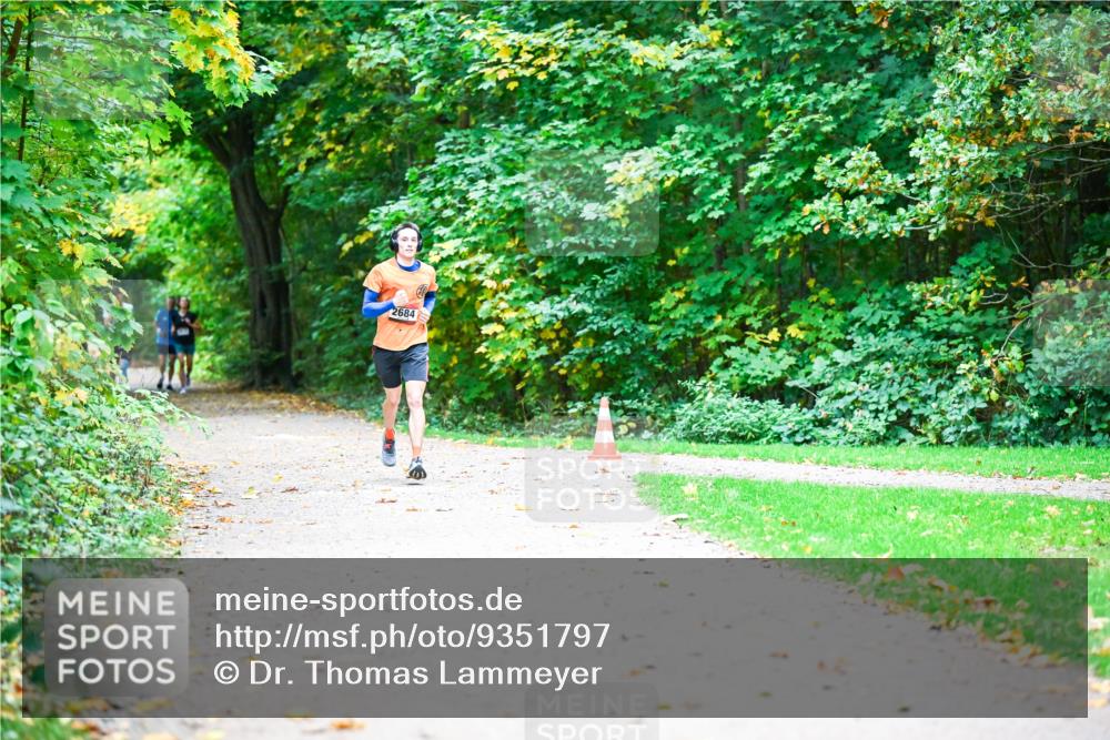 12.10.2025 - Bramfelder Halbmarathon 2025 Dr. Thomas Lammeyer http://msf.ph/oto/9351797 12.10.2025 10:40:44 Laufen 2684 meine-sportfotos.de