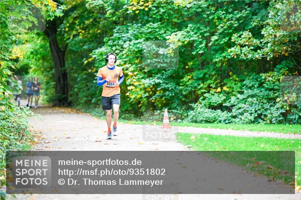 12.10.2025 - Bramfelder Halbmarathon 2025 Dr. Thomas Lammeyer http://msf.ph/oto/9351802 12.10.2025 10:40:45 Laufen 2684 meine-sportfotos.de