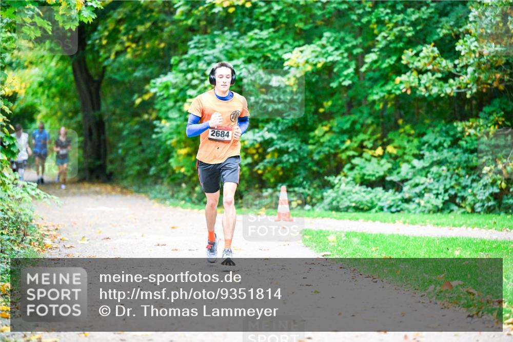 12.10.2025 - Bramfelder Halbmarathon 2025 Dr. Thomas Lammeyer http://msf.ph/oto/9351814 12.10.2025 10:40:46 Laufen 2684 meine-sportfotos.de