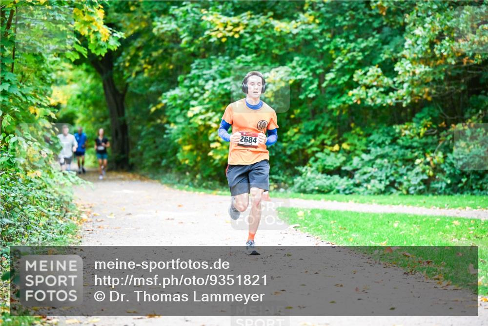 12.10.2025 - Bramfelder Halbmarathon 2025 Dr. Thomas Lammeyer http://msf.ph/oto/9351821 12.10.2025 10:40:47 Laufen 2684 meine-sportfotos.de