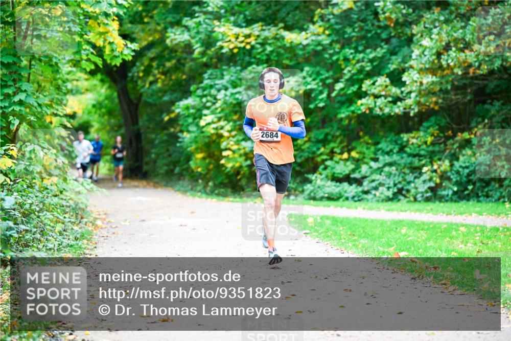 12.10.2025 - Bramfelder Halbmarathon 2025 Dr. Thomas Lammeyer http://msf.ph/oto/9351823 12.10.2025 10:40:48 Laufen 2684 meine-sportfotos.de