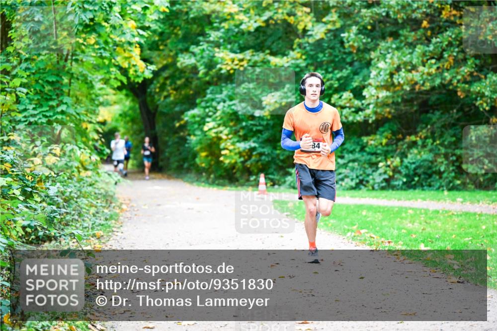 12.10.2025 - Bramfelder Halbmarathon 2025 Dr. Thomas Lammeyer http://msf.ph/oto/9351830 12.10.2025 10:40:49 Laufen 34 meine-sportfotos.de