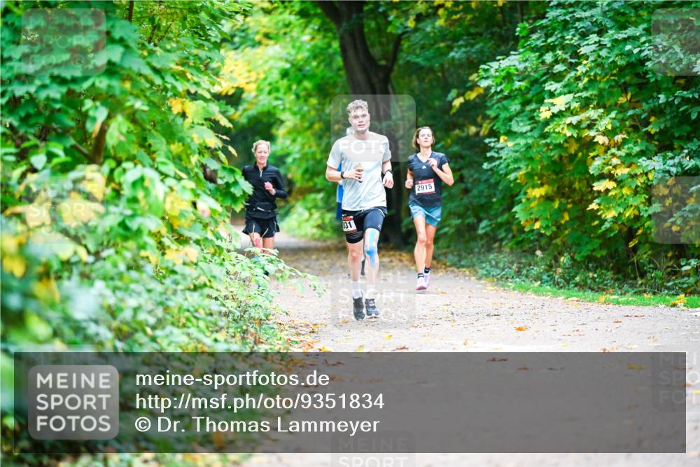 12.10.2025 - Bramfelder Halbmarathon 2025 Dr. Thomas Lammeyer http://msf.ph/oto/9351834 12.10.2025 10:40:52 Laufen 2915 meine-sportfotos.de