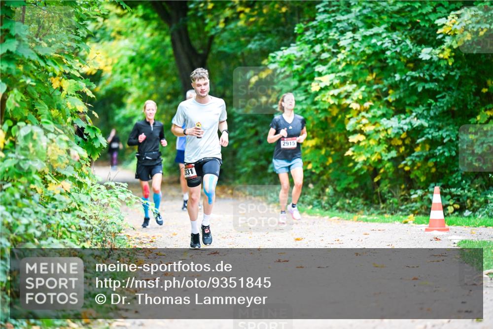 12.10.2025 - Bramfelder Halbmarathon 2025 Dr. Thomas Lammeyer http://msf.ph/oto/9351845 12.10.2025 10:40:53 Laufen 2831, 2915 meine-sportfotos.de