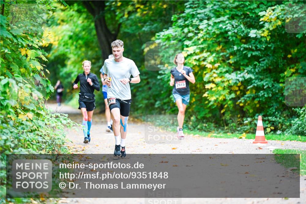 12.10.2025 - Bramfelder Halbmarathon 2025 Dr. Thomas Lammeyer http://msf.ph/oto/9351848 12.10.2025 10:40:54 Laufen 37, 2915 meine-sportfotos.de